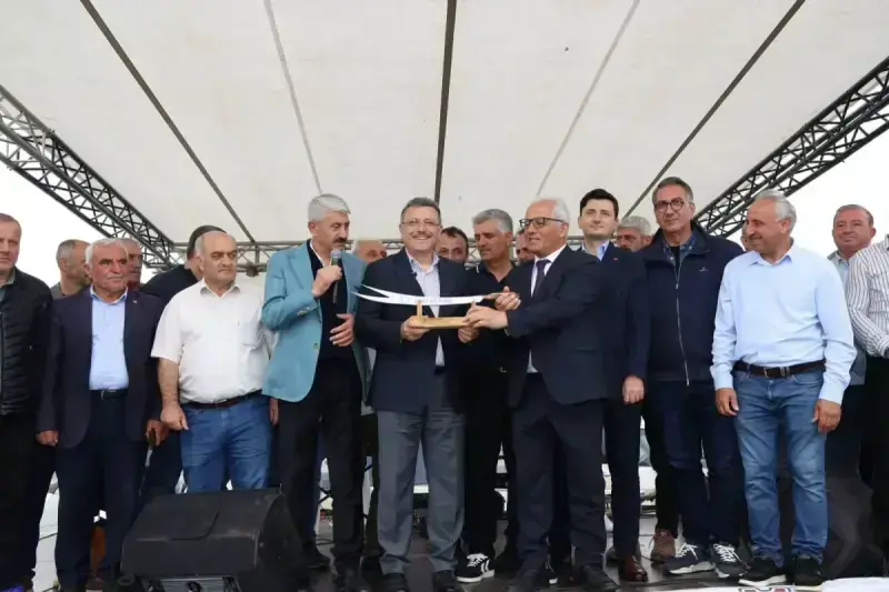 Ahmet Metin Genç'ten Araklı'ya 14 Km Yol Müjdesi !