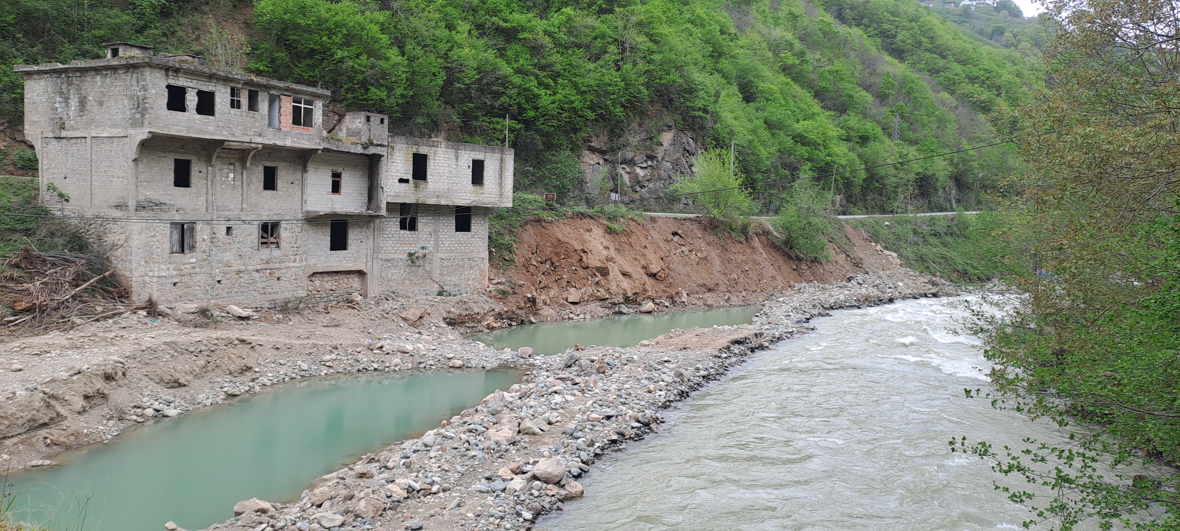 Araklı- Karadere -Bayburt Yolunda Çalışmalar Devam Ediyor