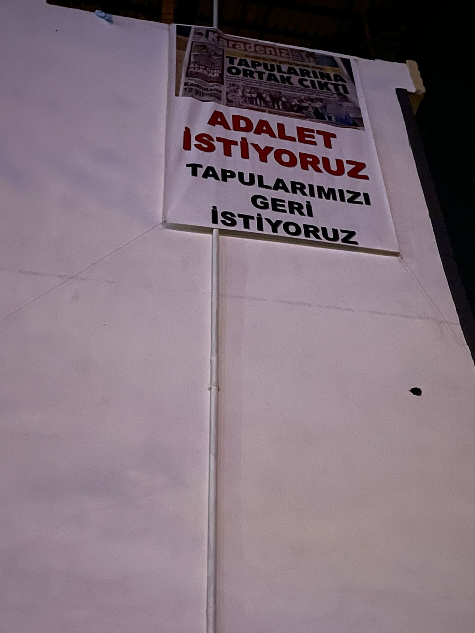 Araklı Yolgören mahallesinde Vatandaşlar Bakan'ın gelmesini bekliyor
