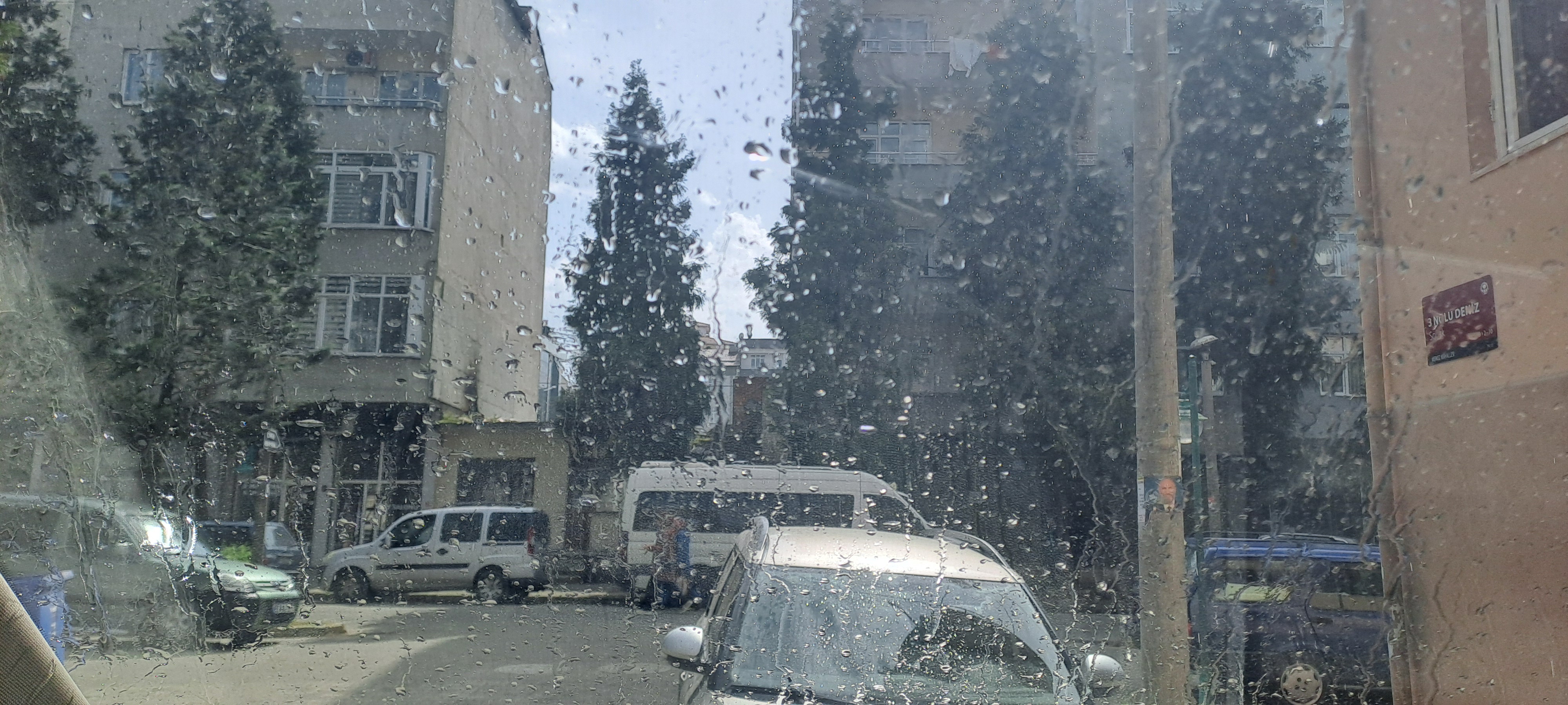 Araklı'da Kemal Sunal Filmi Gibi Hava Durumu