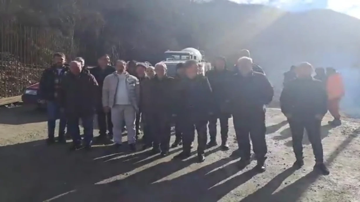Araklı'da Yol Belirsizliĝi, Vatandaş eylem yaptı