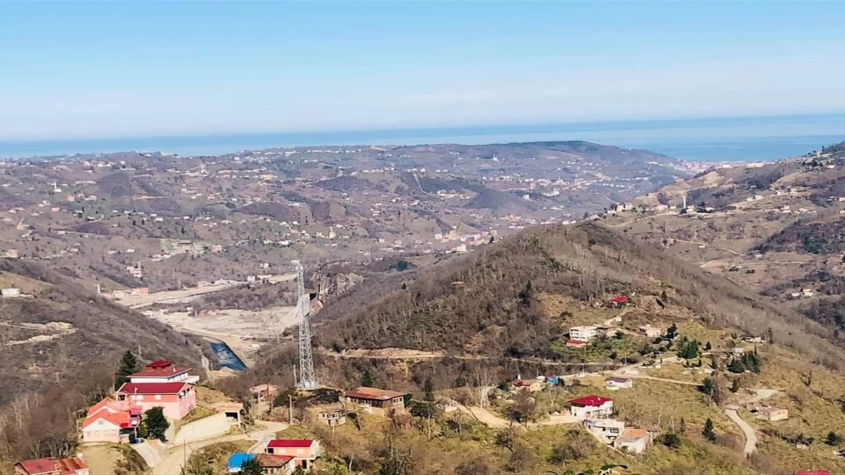 Araklı'yı anlatan "VAROŞ ilçe"  yazısı