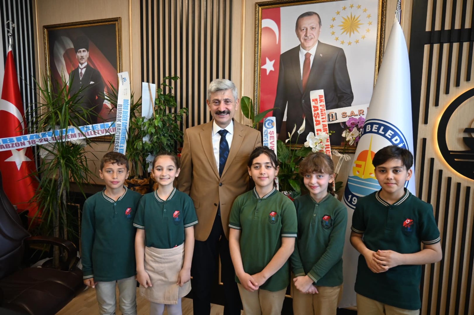 Başkan Dr. Hüseyin Avni Coşkun Çebi Koltuğunu Miniklere Bıraktı