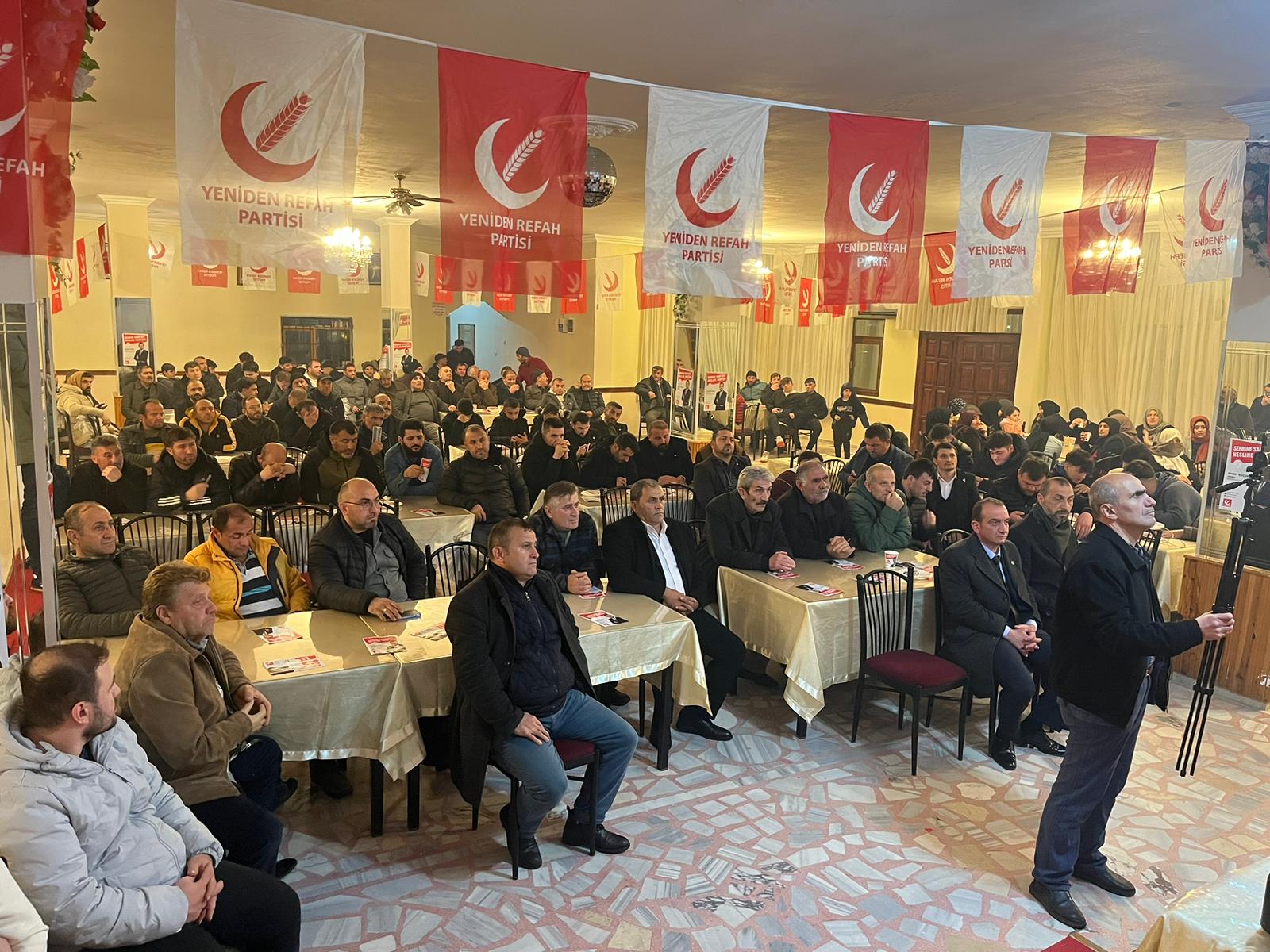 Yüceyurt-Çamlıktepe buluştu. Yeniden Refahı salonda konuk etti